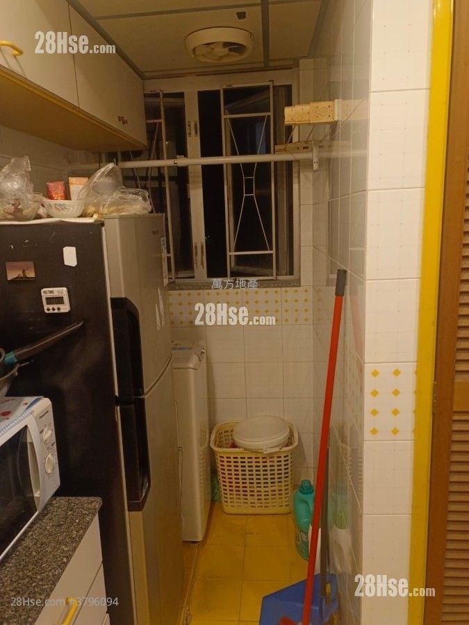 Kwong Lam Court Sell 2 Bedrooms , 1 Bathroom 441 ft²