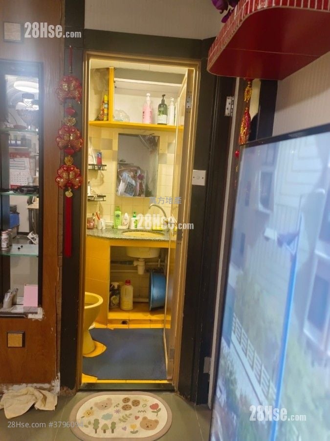 Kwong Lam Court Sell 2 Bedrooms , 1 Bathroom 441 ft²