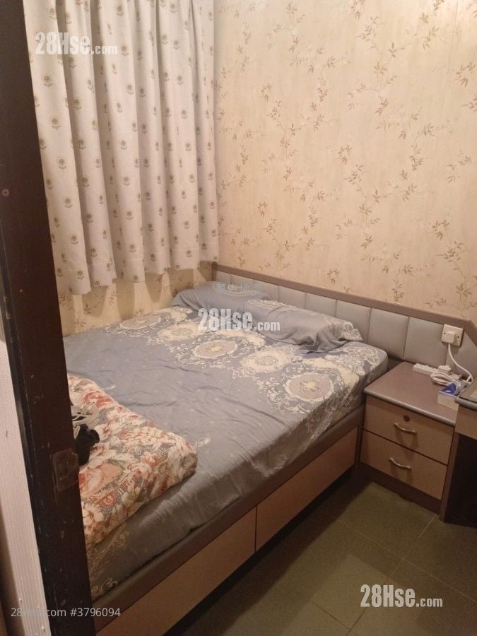 Kwong Lam Court Sell 2 Bedrooms , 1 Bathroom 441 ft²