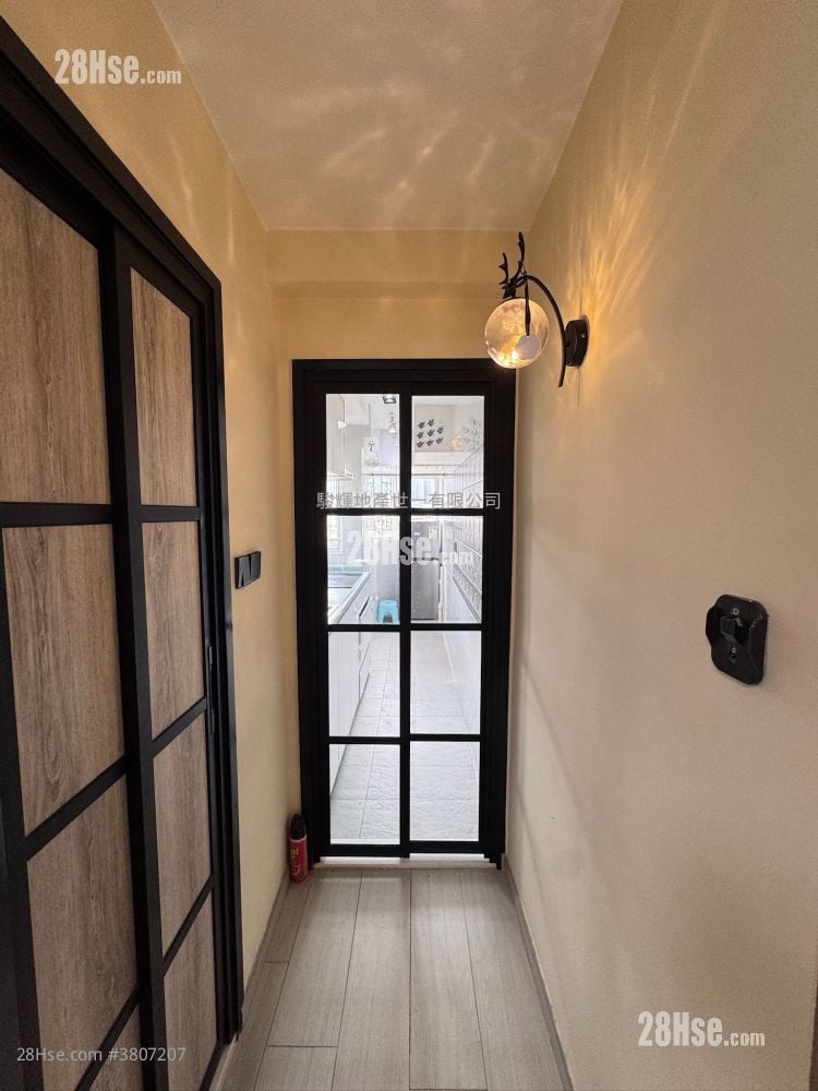 Hand Wai Court Rental 2 Bedrooms , 1 Bathroom 299 ft²