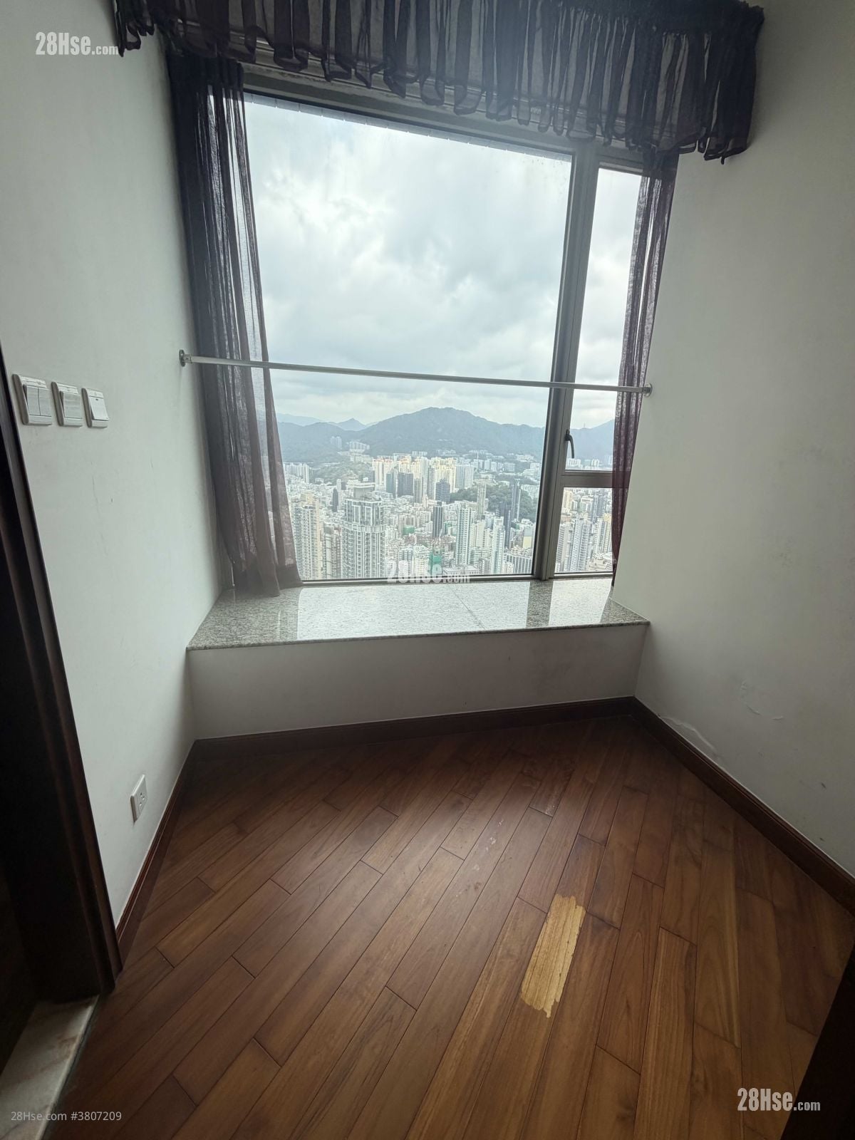 帝峰皇殿 租盘 5+ 房 , 3 浴室 1,438 平方尺