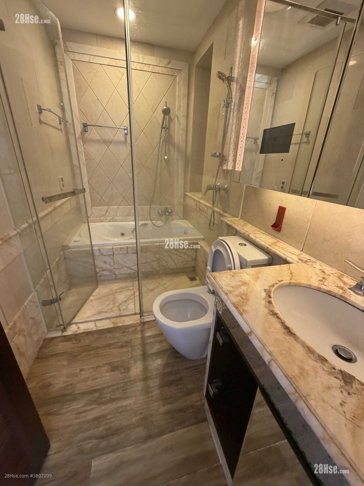 帝峰皇殿 租盘 5+ 房 , 3 浴室 1,438 平方尺