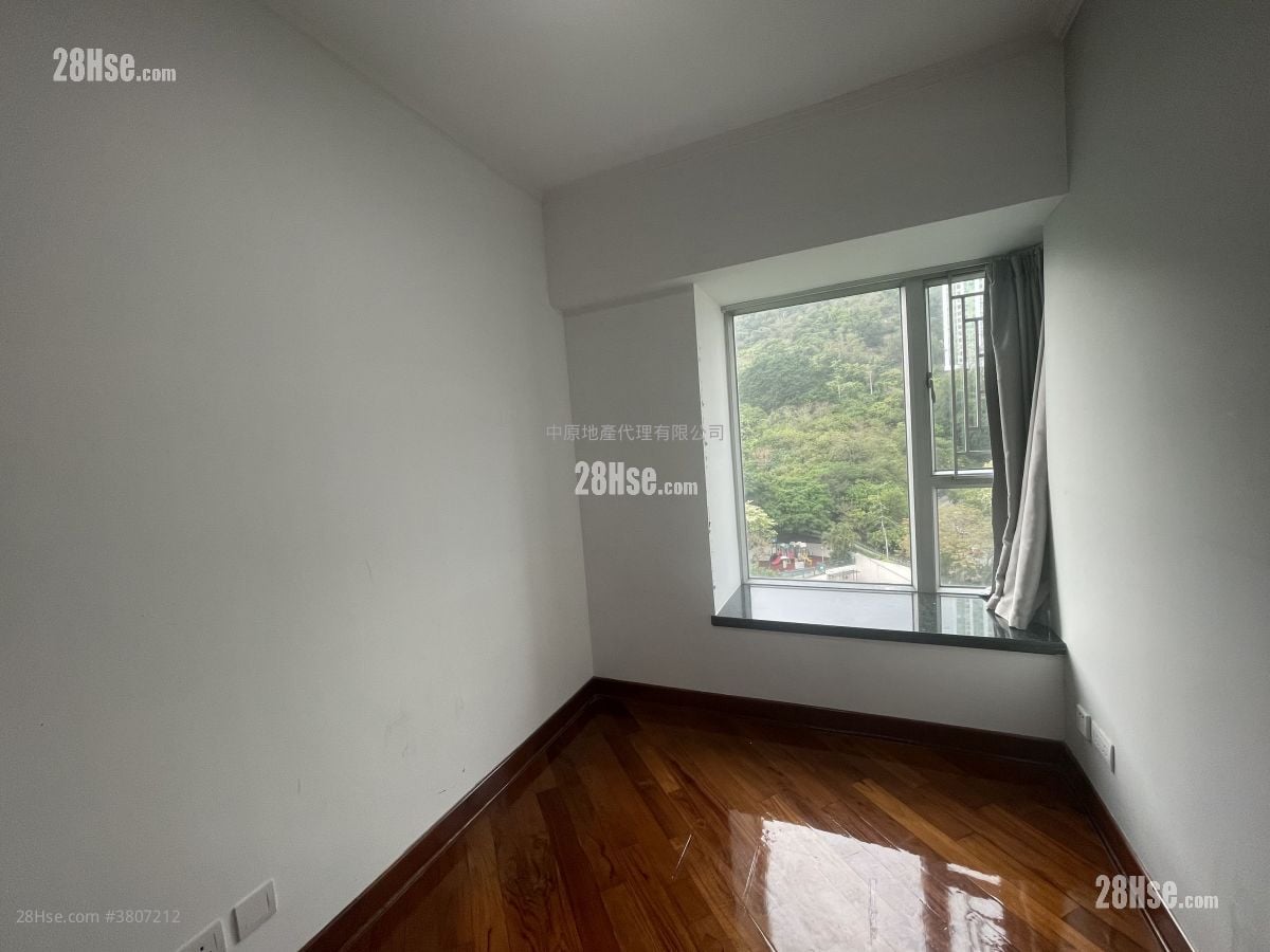 Summit Terrace Sell 2 Bedrooms , 1 Bathroom 424 ft²