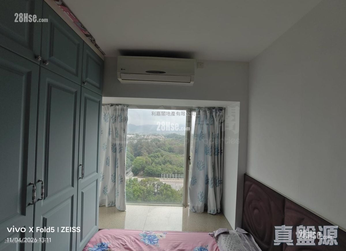 Uptown Sell 3 Bedrooms , 2 Bathrooms 756 ft²