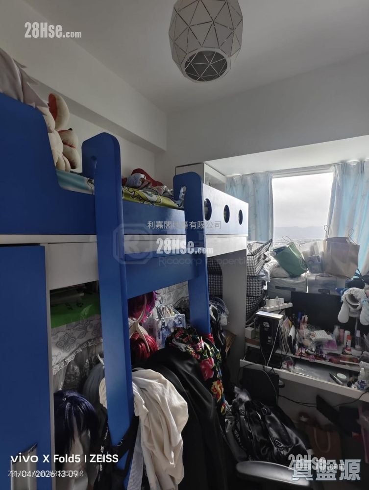 Uptown Sell 3 Bedrooms , 2 Bathrooms 756 ft²