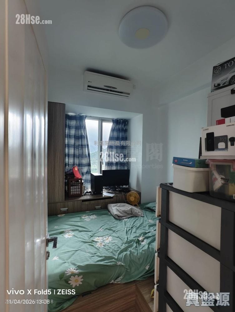 Uptown Sell 3 Bedrooms , 2 Bathrooms 756 ft²