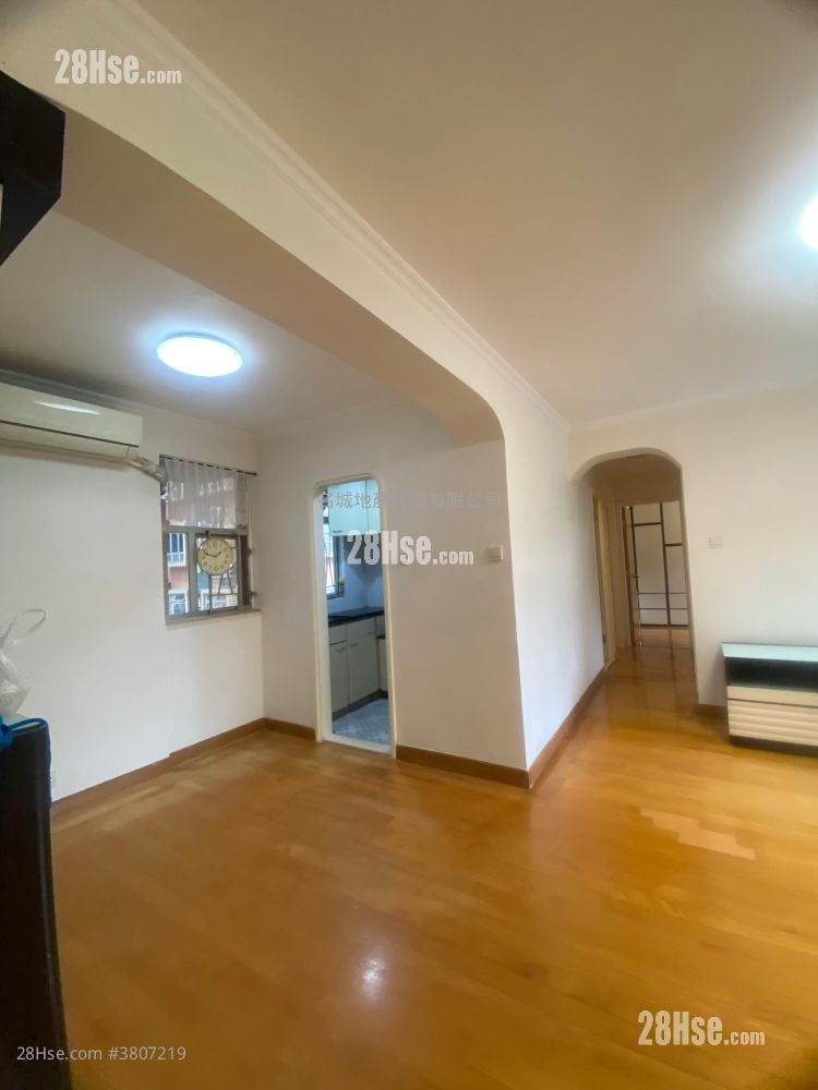 愉景花园 租盘 689 平方尺