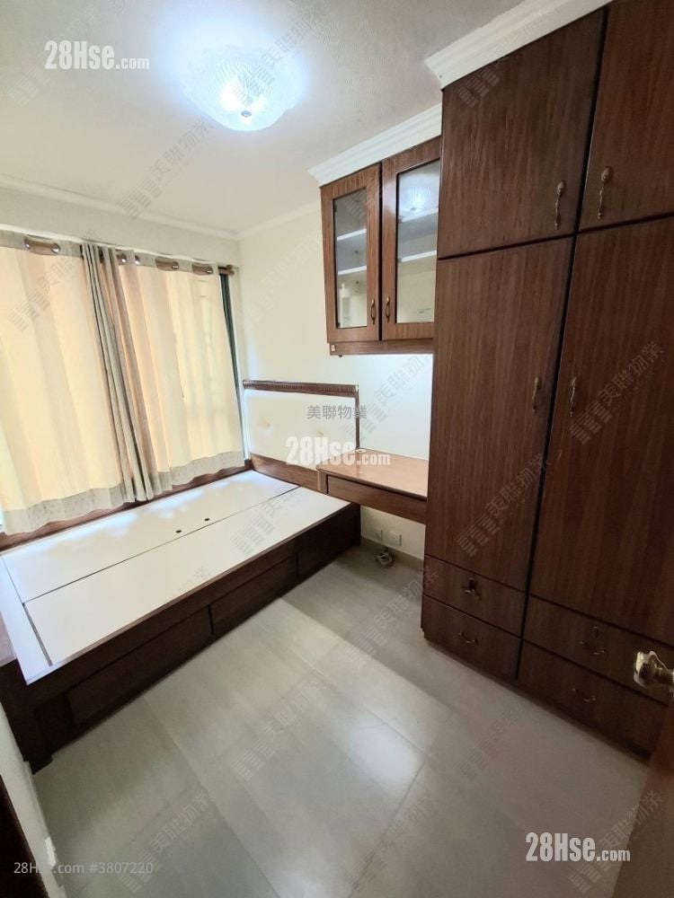 Majestic Park Rental 3 Bedrooms , 2 Bathrooms 800 ft²