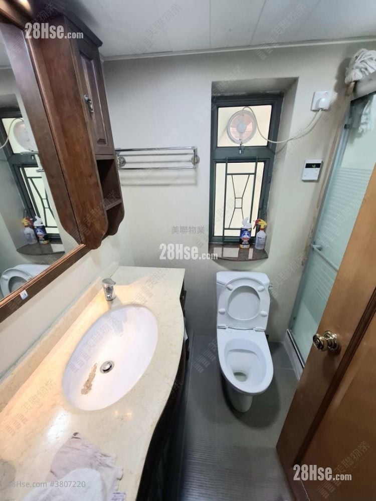 Majestic Park Rental 3 Bedrooms , 2 Bathrooms 800 ft²