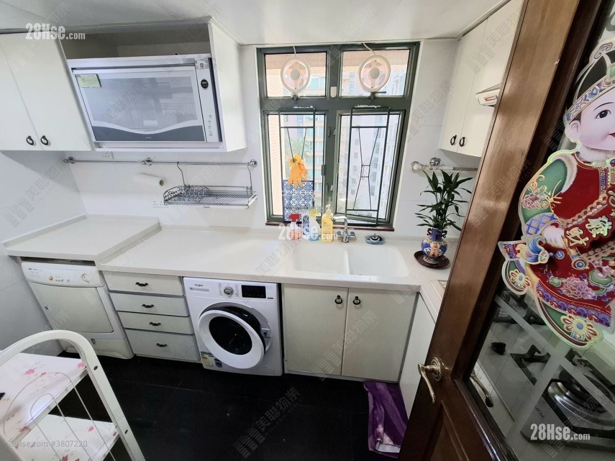 Majestic Park Rental 3 Bedrooms , 2 Bathrooms 800 ft²