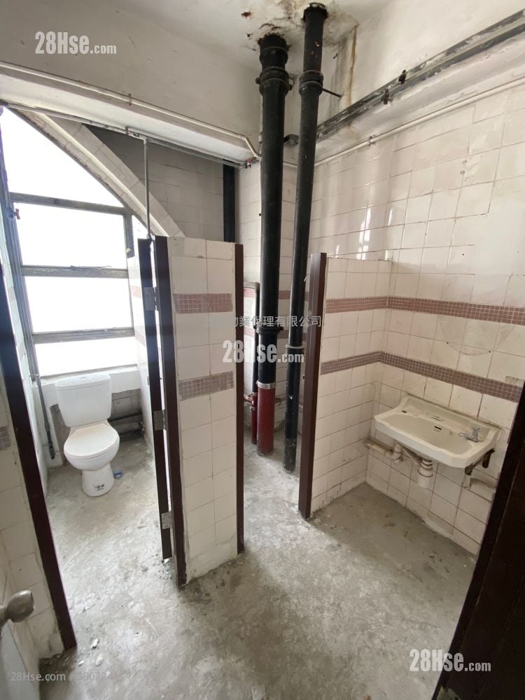 Yau Tong Industrial City Rental Studio , 2 Toilets