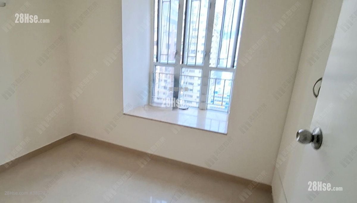 Yue Xiu Plaza Sell 2 Bedrooms , 1 Bathroom 469 ft²