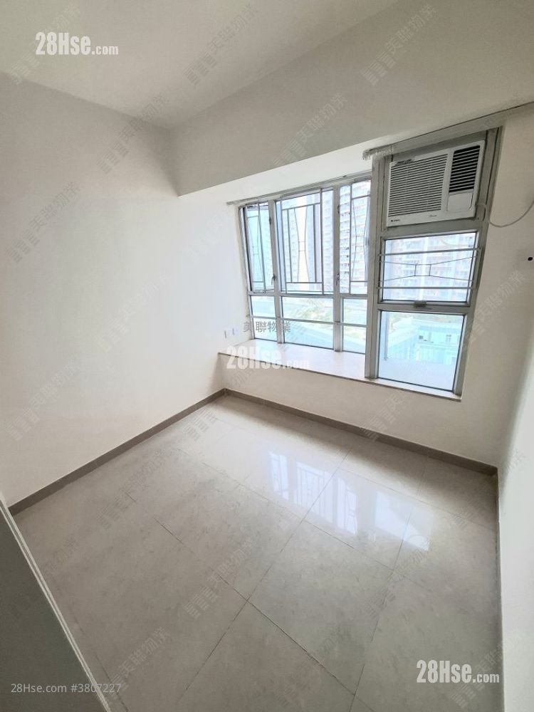Yue Xiu Plaza Sell 2 Bedrooms , 1 Bathroom 469 ft²