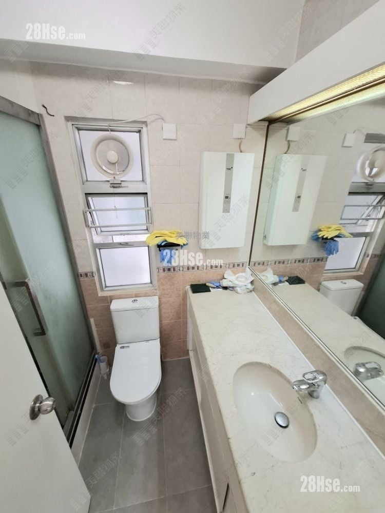Yue Xiu Plaza Sell 2 Bedrooms , 1 Bathroom 469 ft²