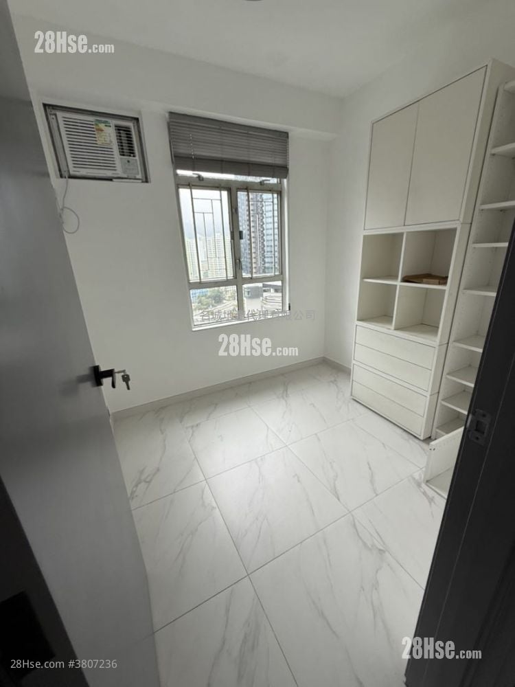 Man Lai Court Sell 622 ft²
