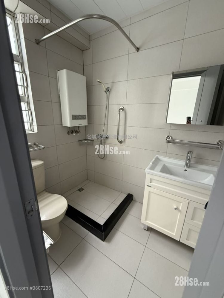 Man Lai Court Sell 622 ft²