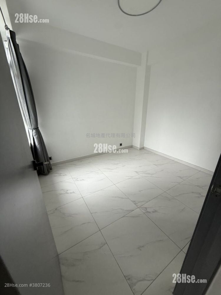 Man Lai Court Sell 622 ft²