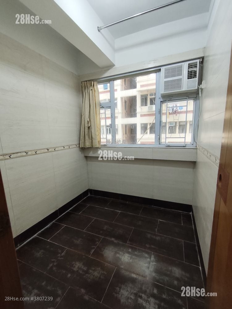 文華樓 租盤 2 房 , 1 浴室 300 平方呎