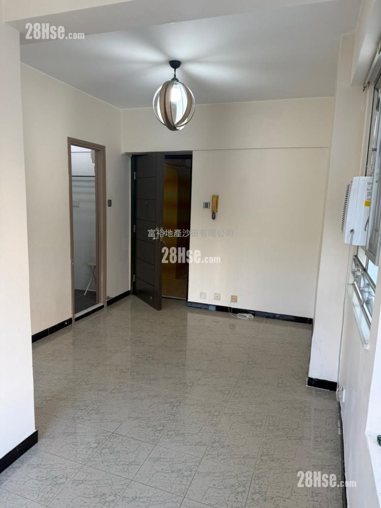 Golden Lion Garden Rental 1 Bedroom , 1 Bathroom 285 ft²