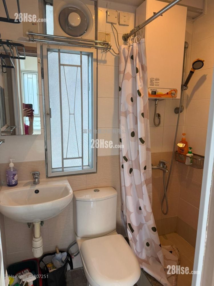 Golden Lion Garden Rental 1 Bedroom , 1 Bathroom 285 ft²