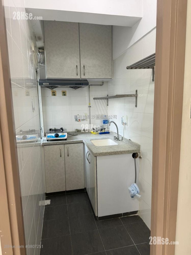 Golden Lion Garden Rental 1 Bedroom , 1 Bathroom 285 ft²