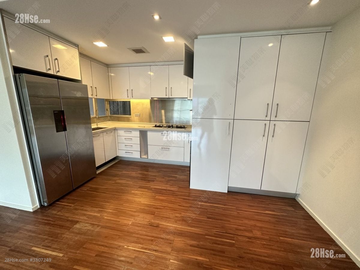 The Waterfront Sell 3 Bedrooms 930 ft²