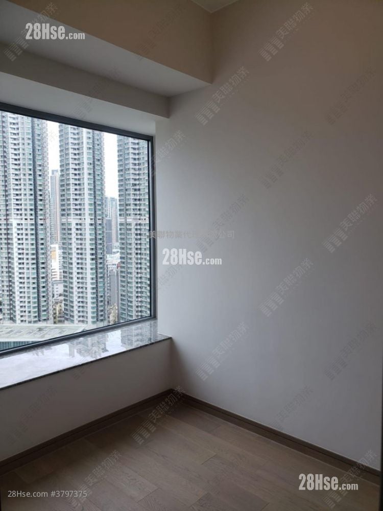 Park One Sell 2 Bedrooms 366 ft²