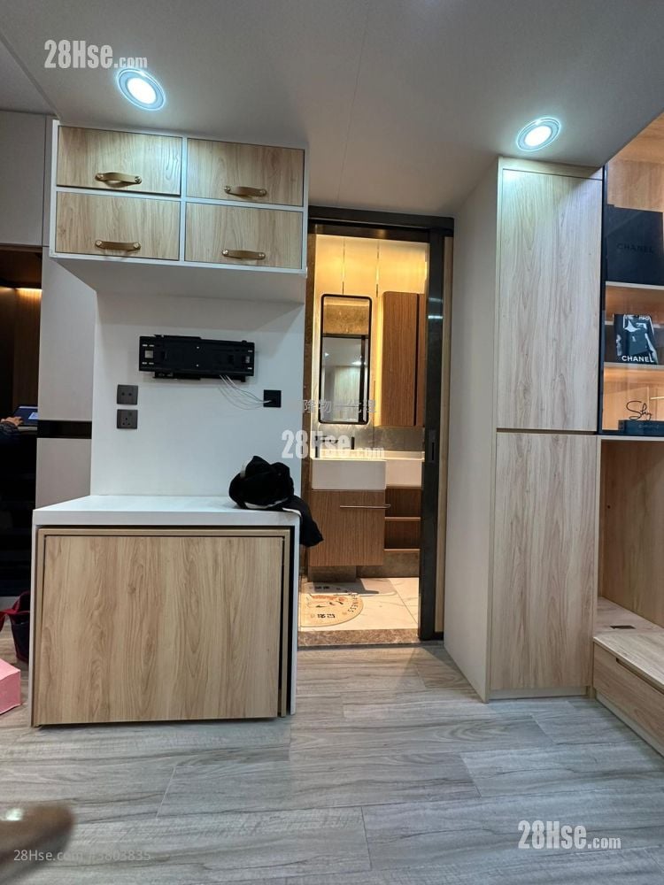 The Vantage Rental Studio , 1 Bathroom 189 ft²