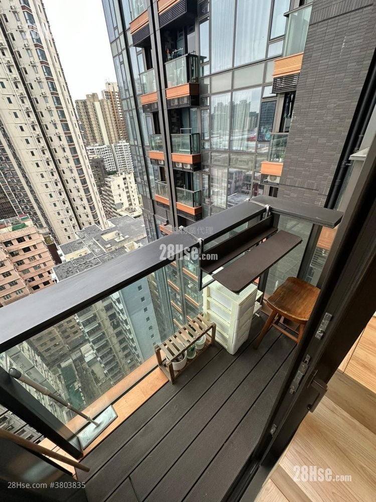 The Vantage Rental Studio , 1 Bathroom 189 ft²