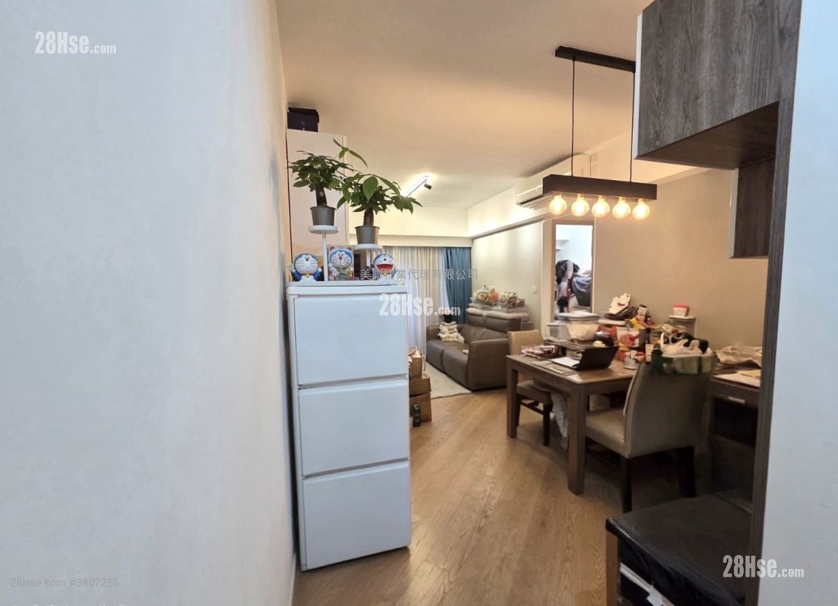 The Regent Rental 3 Bedrooms , 3 Bathrooms 744 ft²