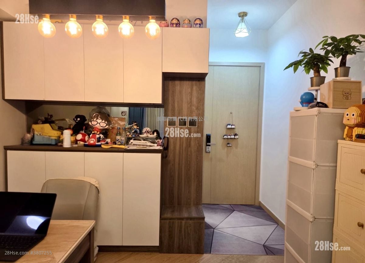 The Regent Rental 3 Bedrooms , 3 Bathrooms 744 ft²