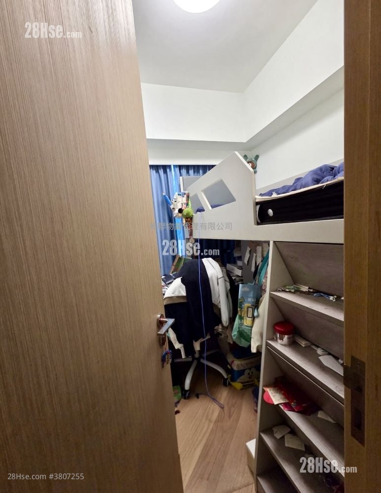 The Regent Rental 3 Bedrooms , 3 Bathrooms 744 ft²