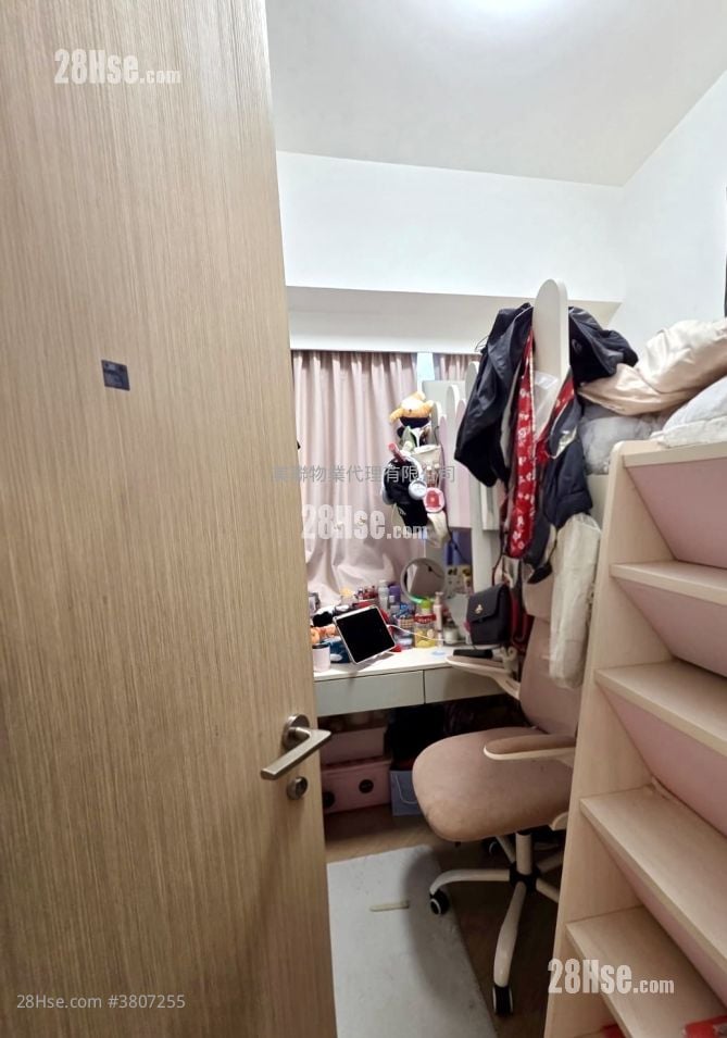 The Regent Rental 3 Bedrooms , 3 Bathrooms 744 ft²