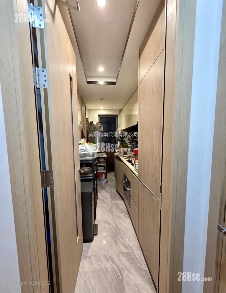 The Regent Rental 3 Bedrooms , 3 Bathrooms 744 ft²