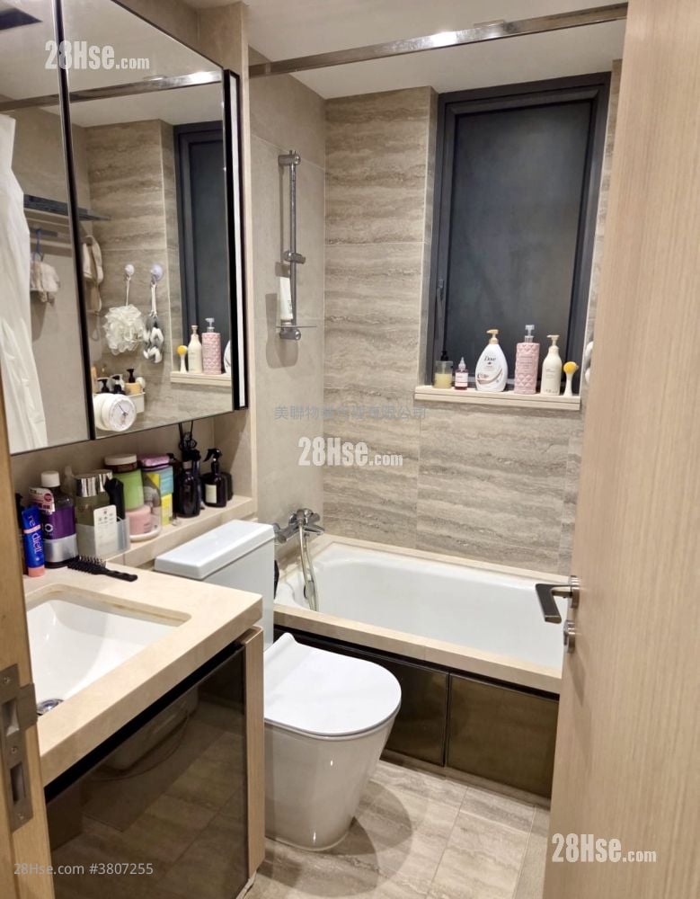 The Regent Rental 3 Bedrooms , 3 Bathrooms 744 ft²