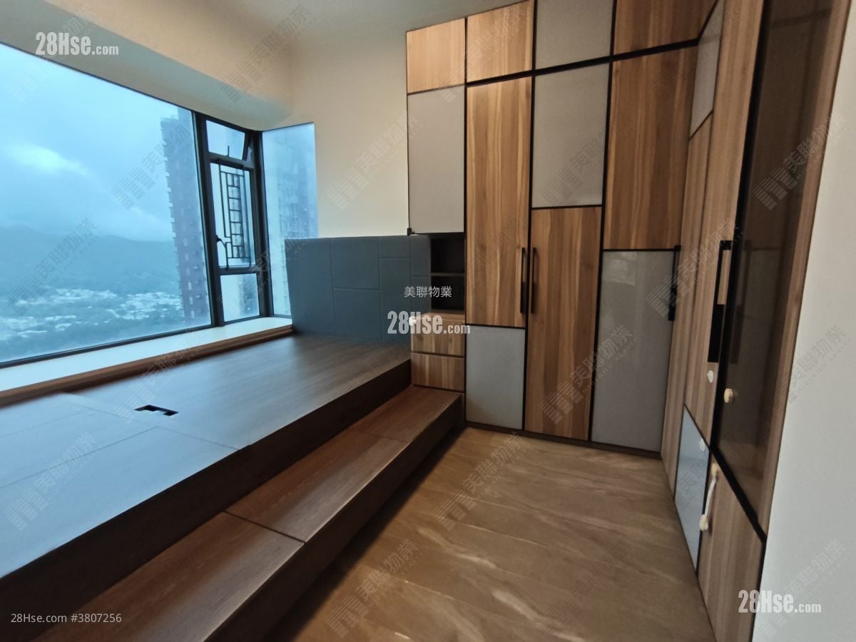 Yoho Midtown Rental 948 ft²