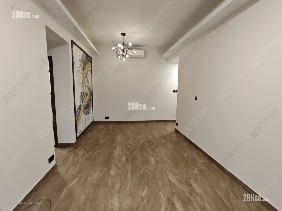 Yoho Midtown Rental 948 ft²