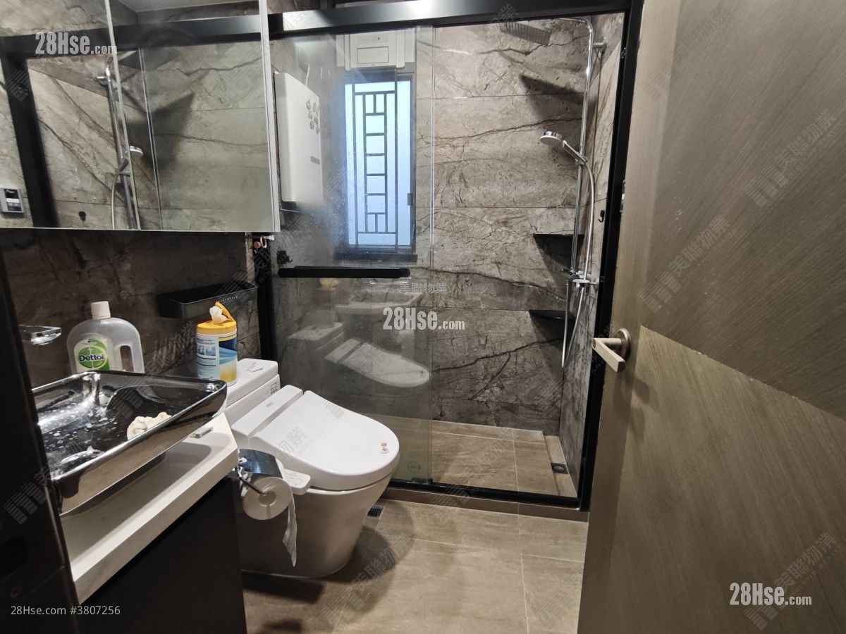 Yoho Midtown Rental 948 ft²