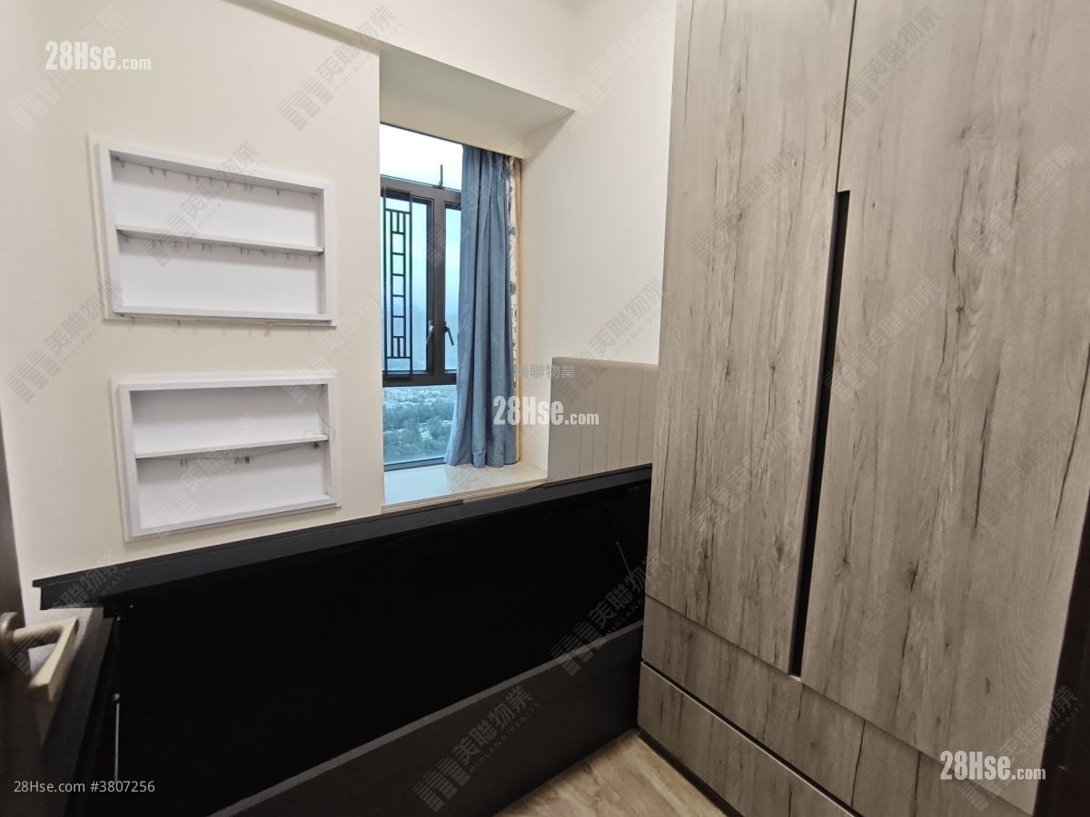 Yoho Midtown Rental 948 ft²