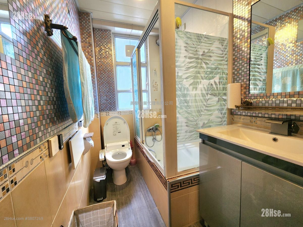 浴室: 嘉丽园 售盘 3 房 , 2 浴室 1,227 平方尺