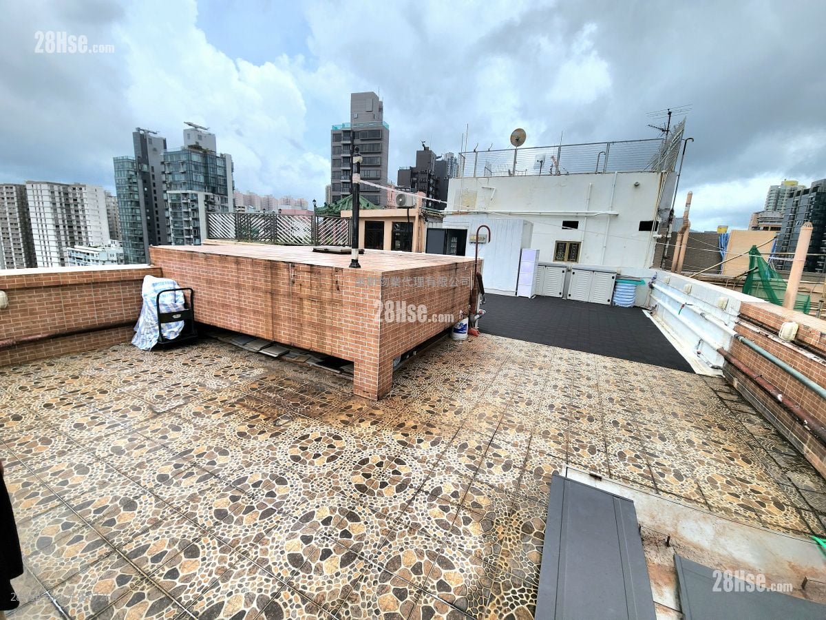 天台: 嘉丽园 售盘 3 房 , 2 浴室 1,227 平方尺