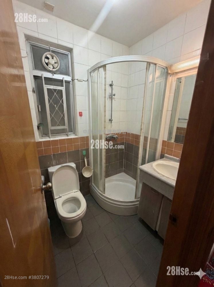 Ching Wang Court Sell 3 Bedrooms , 1 Bathroom 650 ft²