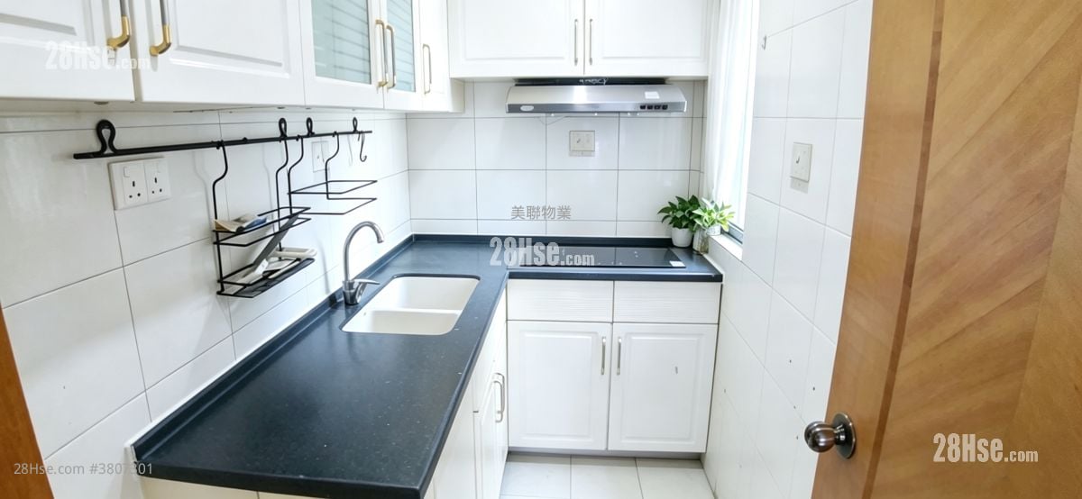 Tuen Mun Town Plaza Sell 2 Bedrooms , 1 Bathroom 325 ft²