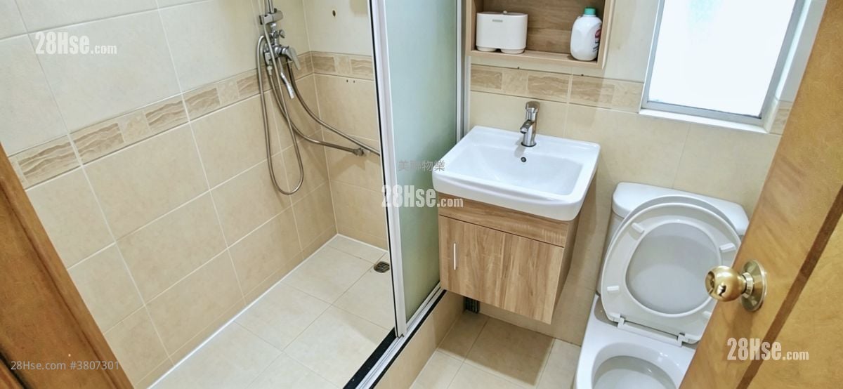 Tuen Mun Town Plaza Sell 2 Bedrooms , 1 Bathroom 325 ft²