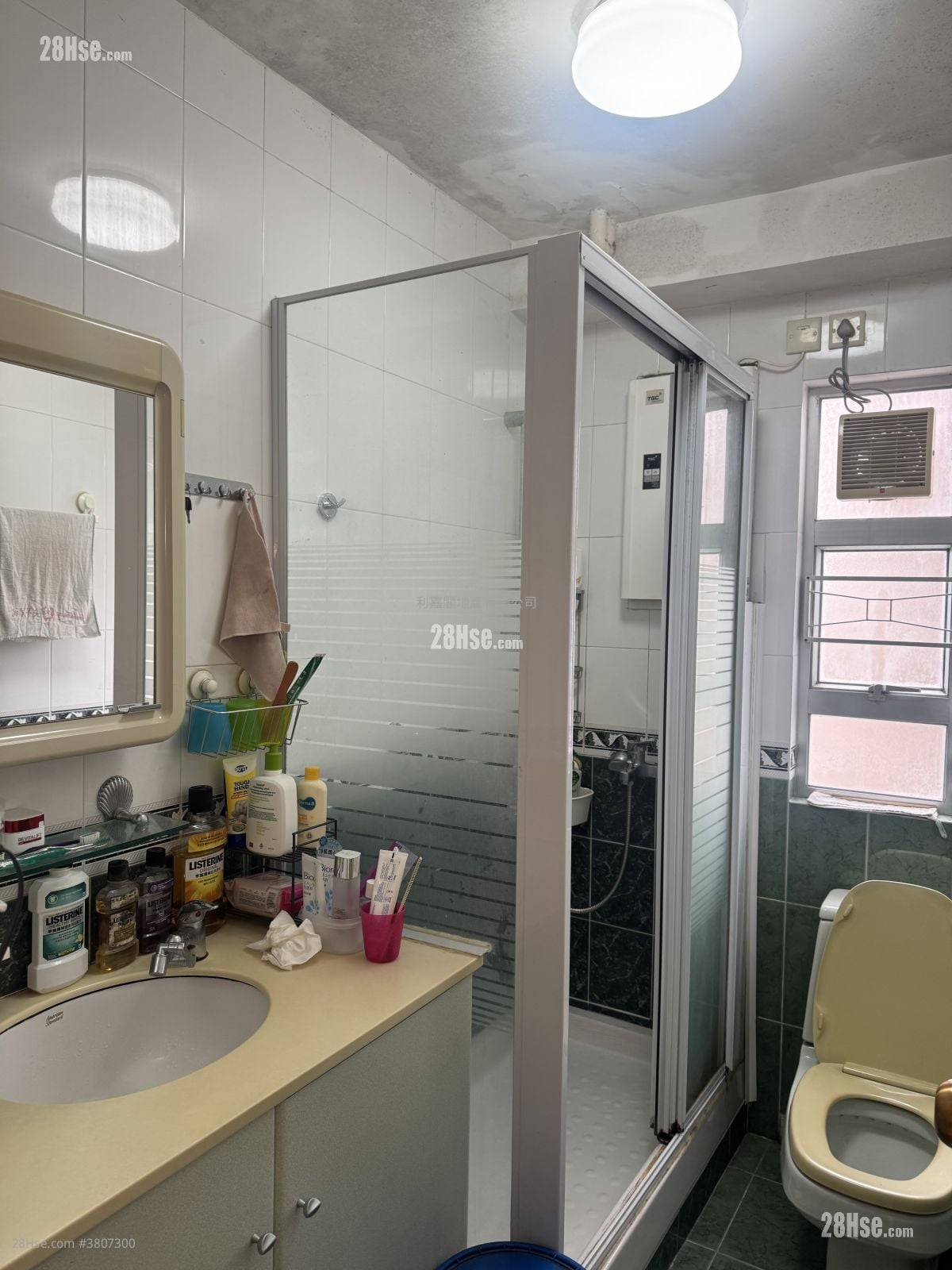 Caroline Height Sell 3 Bedrooms , 2 Bathrooms 750 ft²