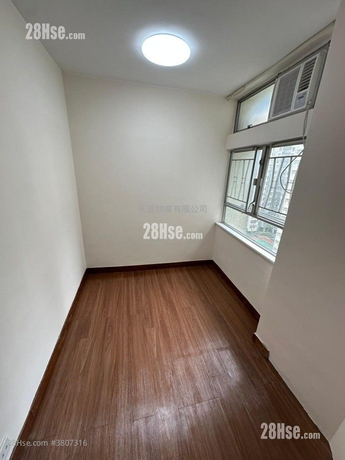 Whampoa Garden Sell 2 Bedrooms , 1 Bathroom 389 ft²
