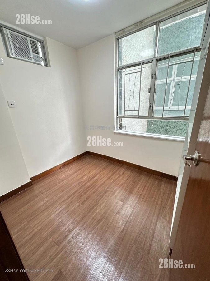 Whampoa Garden Sell 2 Bedrooms , 1 Bathroom 389 ft²