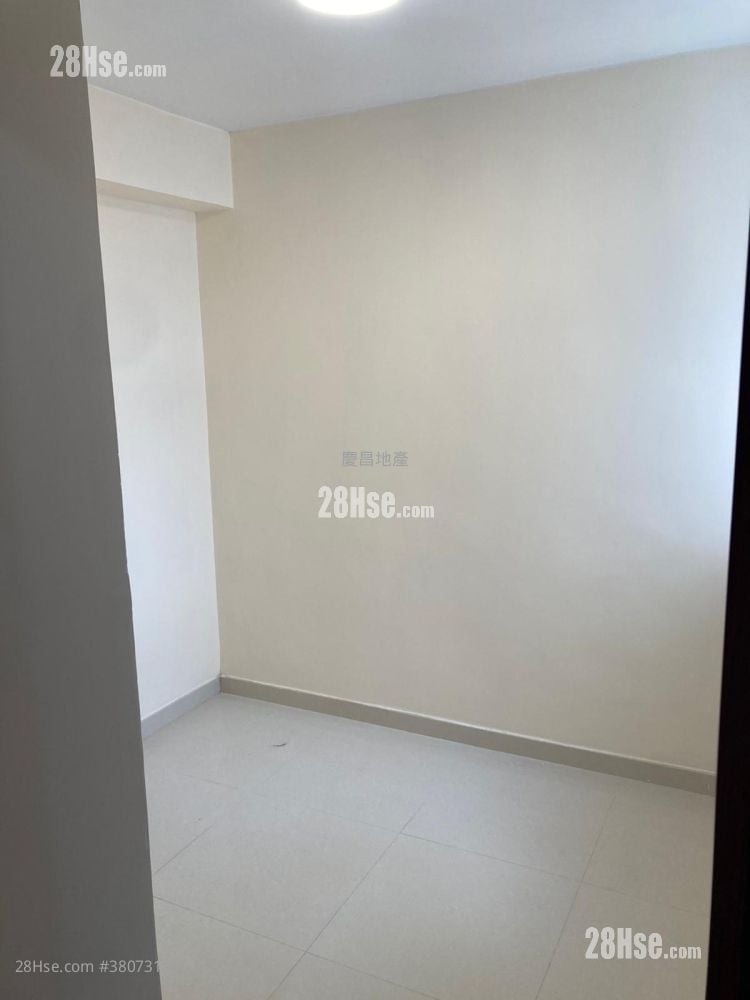 Full Wealth Gardens Sell 2 Bedrooms , 1 Bathroom 446 ft²