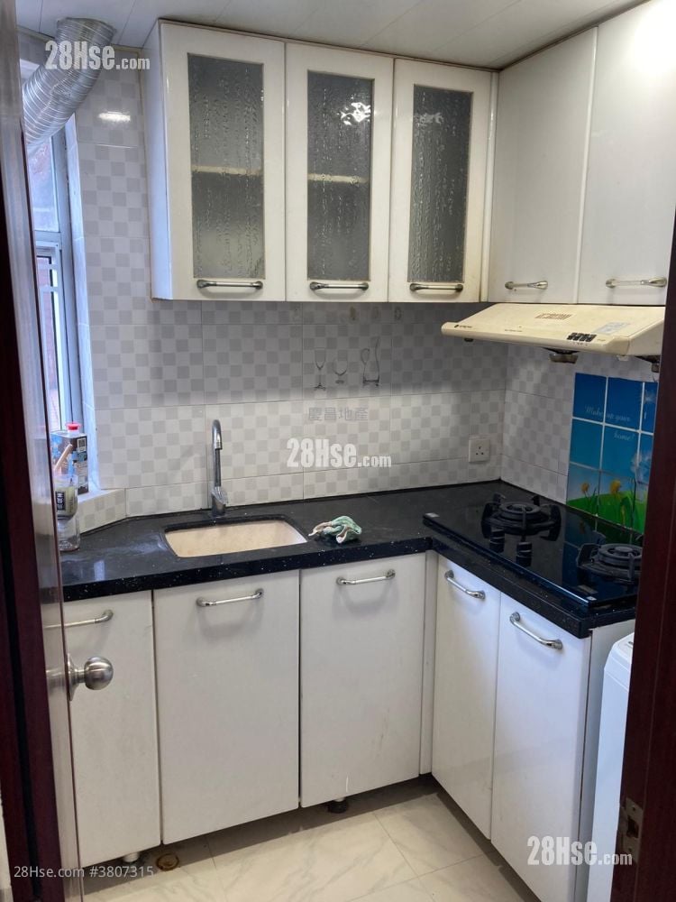 Full Wealth Gardens Sell 2 Bedrooms , 1 Bathroom 446 ft²