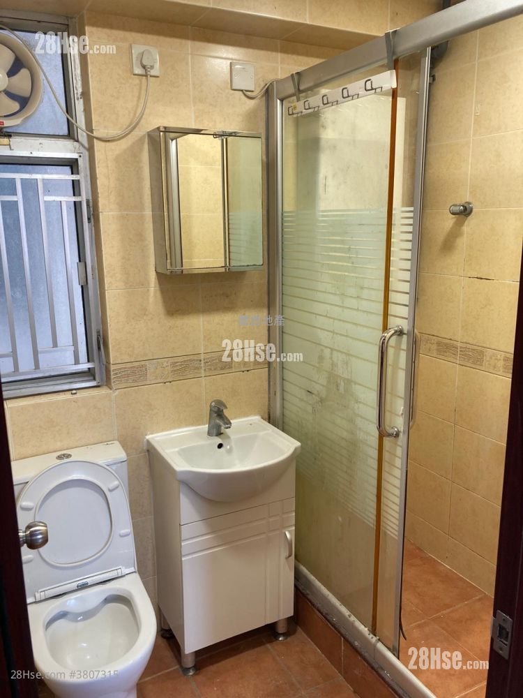 Full Wealth Gardens Sell 2 Bedrooms , 1 Bathroom 446 ft²